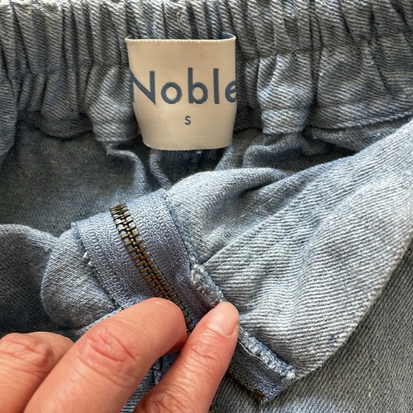 Noble Denim Skirt in S
Runs Small IMO
Back pocket and slit
Front zipper - Picture 2 of 5